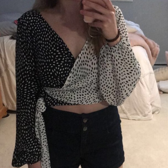 Black and White Top - Picture 6 of 6